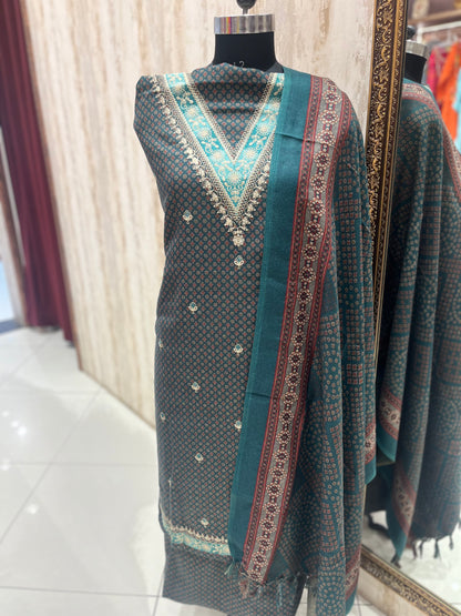 Pashmina V neck print suit