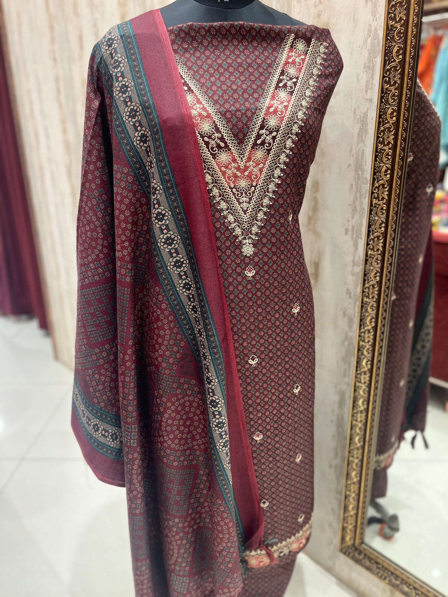 Pashmina V neck print suit