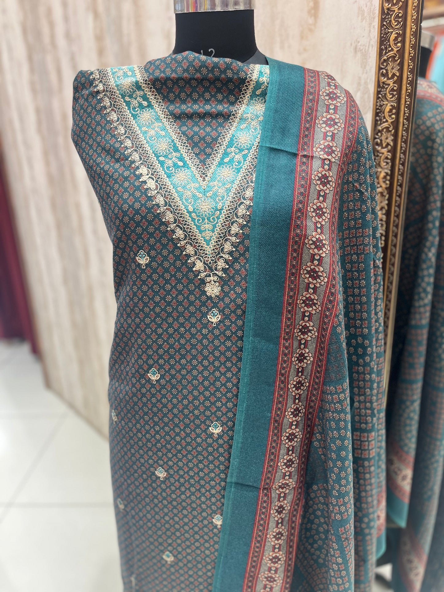 Pashmina V neck print suit